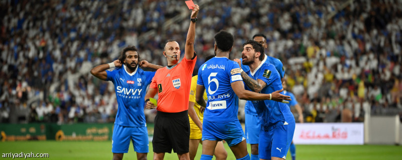 الهلال يفقد خدمات البليهي وكوليبالي بسبب الإيقاف في نصف نهائي كأس السوبر السعودي