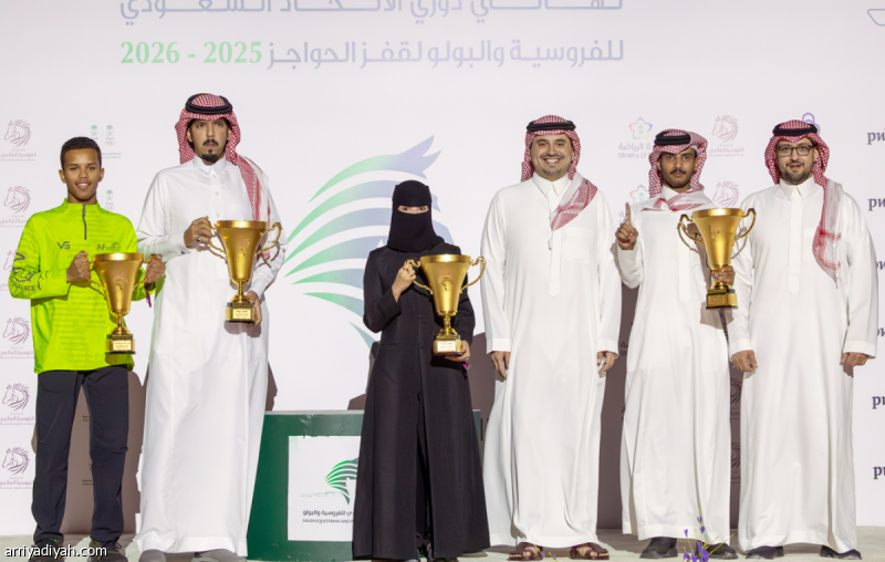 فهد بن جلوي يكرم أبطال القفز