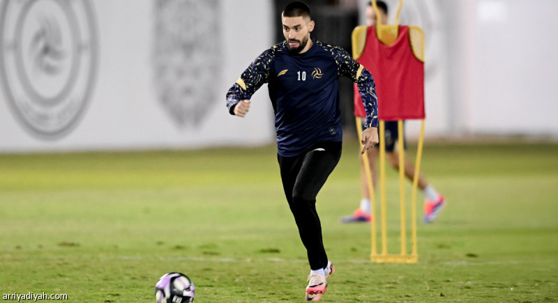 بيريرا يشرك الغليميش وحمد الله في تشكيل الشباب ضد الهلال ويعيد كاراسكو بديلاً