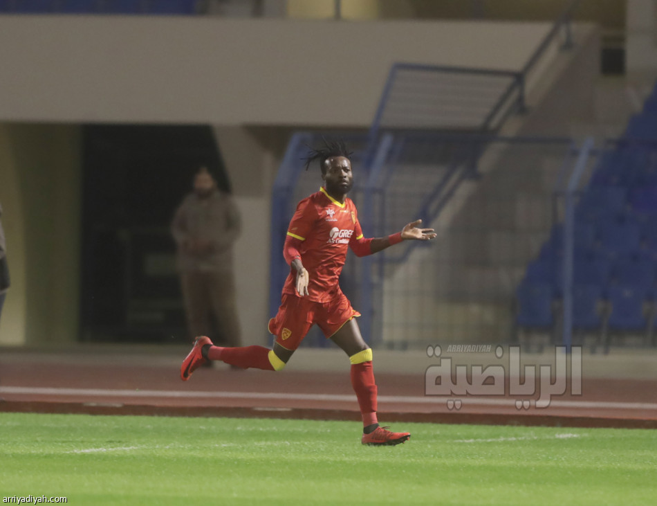 القادسية يحرم النصر من صدارة الهلال