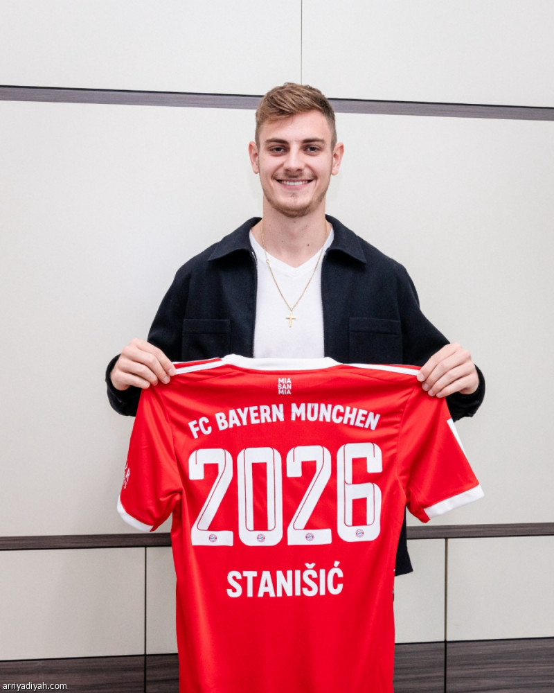 Bayern extends Stanisic's contract until 2026