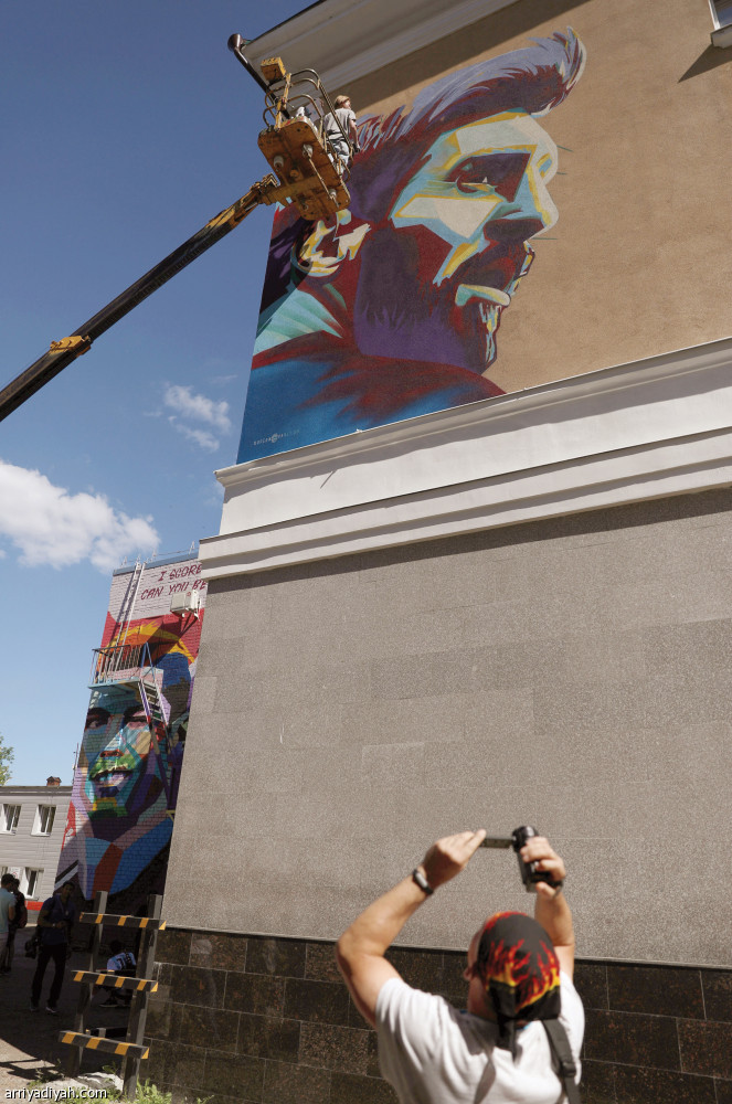جدارية ميسي
أمام رونالدو