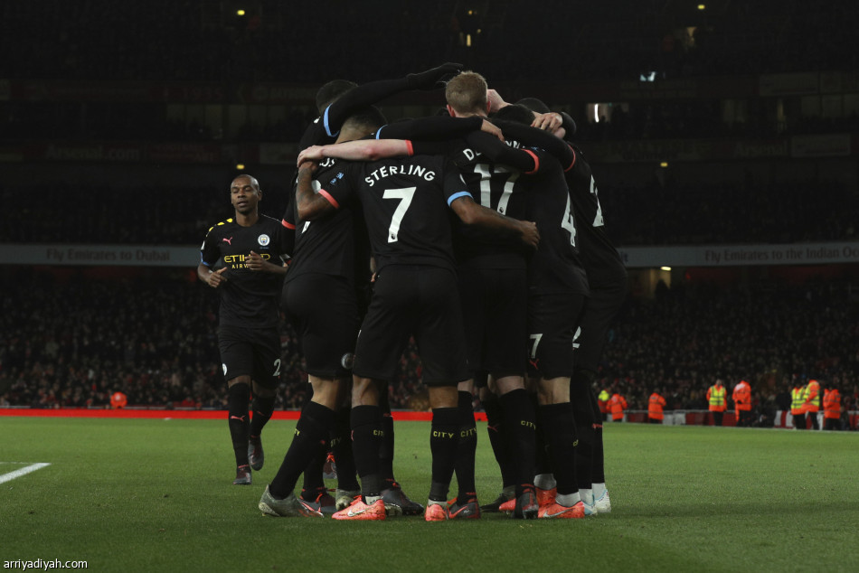 السيتي يضرب  أرسنال بثلاثية