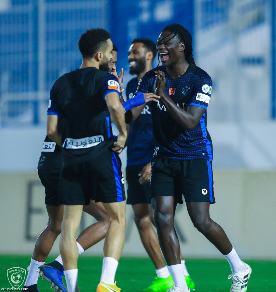 بطل الدوري يبدأ مهمة «الأرقام القياسية»