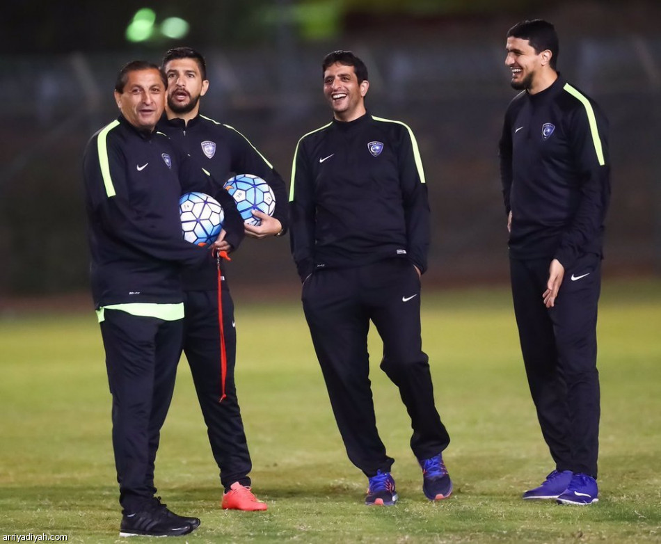 دياز يطالب اللاعبين بتحقيق نتيجة إيجابية أمام بيروزي