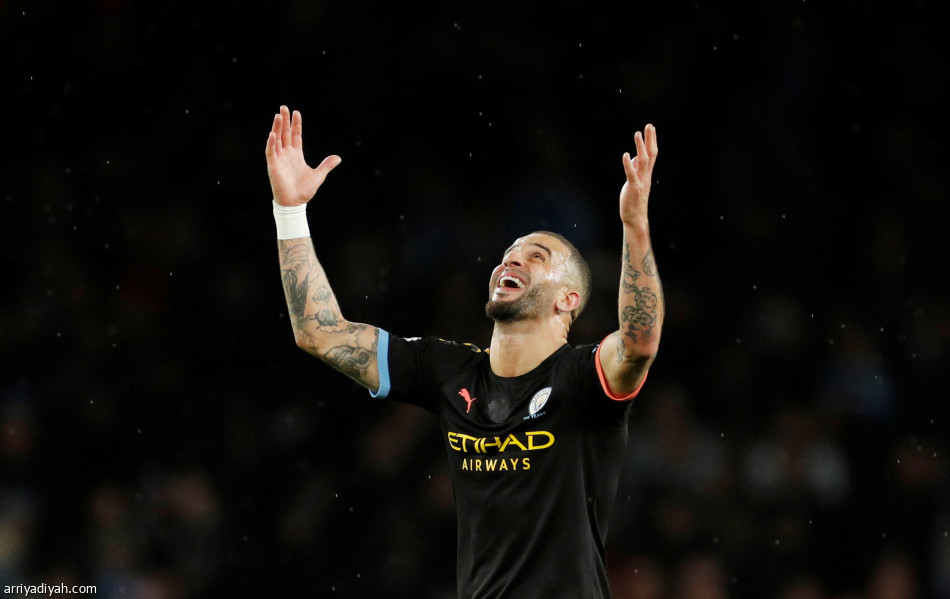 السيتي يضرب  أرسنال بثلاثية