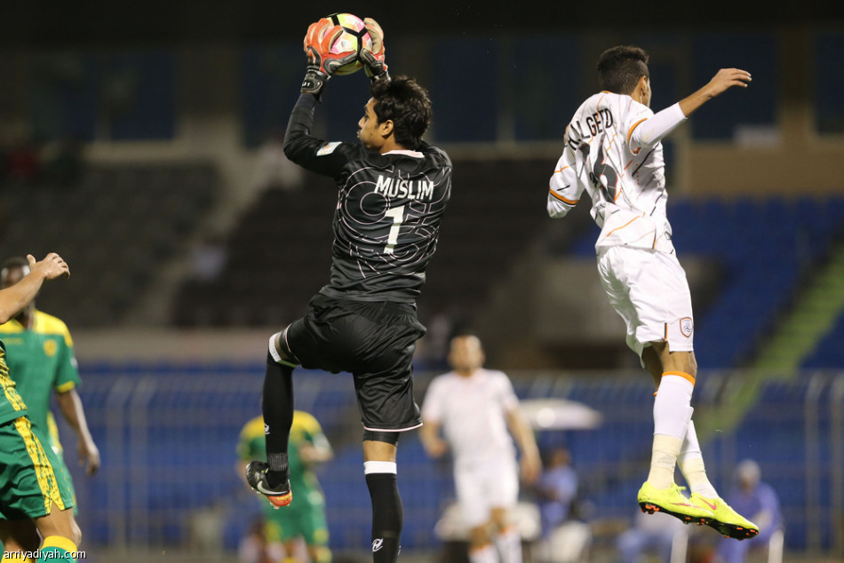 بن يطو ينقذ الشباب من قبضة الخليج