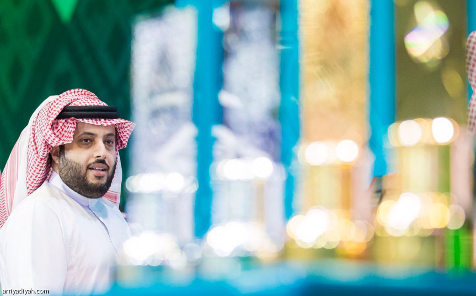 رئيس هيئة الرياضة يتكفل بحل جميع قضايا نادي الشباب