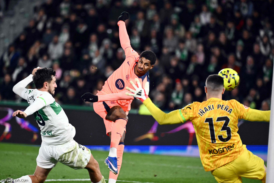 الفوز العاشر تواليا.. برشلونة يكتسح إلتشي بثلاثية