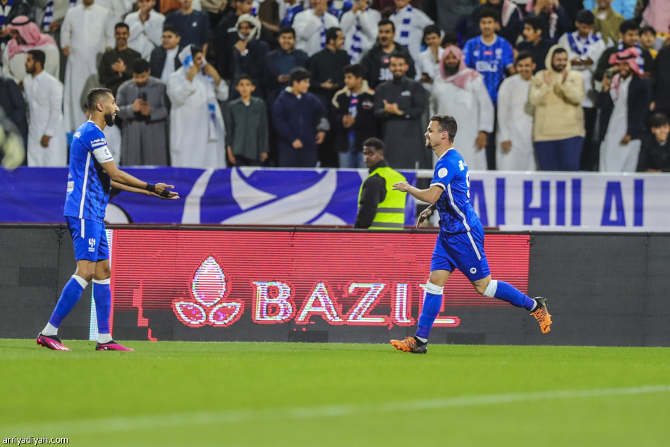 الهلال ينهض برباعية التعاون