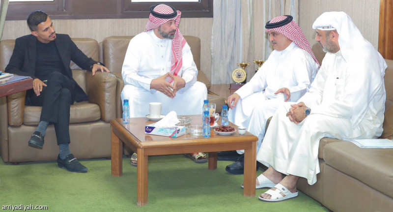 صورة التقطت أمس قبل توقيع عقد انتقال مقر اللجنة إلى البحرين(المركز الإعلامي ـ اتحاد الجمباز)