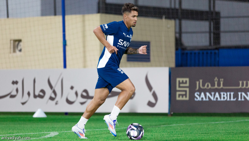 مدرب الهلال جيسوس يستعين بلاعبي الشباب لتعويض غياب الدوليين في التدريبات