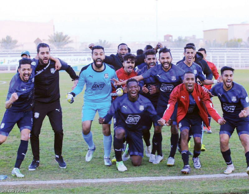 صورة التقطت أمس من فرحة لاعبي فريق جدة الأول لكرة القدم بعد استعادة صدارة دوري الأولى (المركز الإعلامي ـ دوري الأولى)