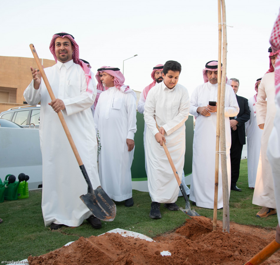 «الرياض الخضراء» يواصل تشجير الأحياء السكنية
