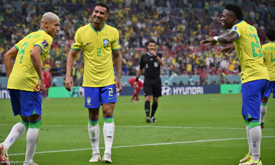 Brasil arranca con un doble Richarlison