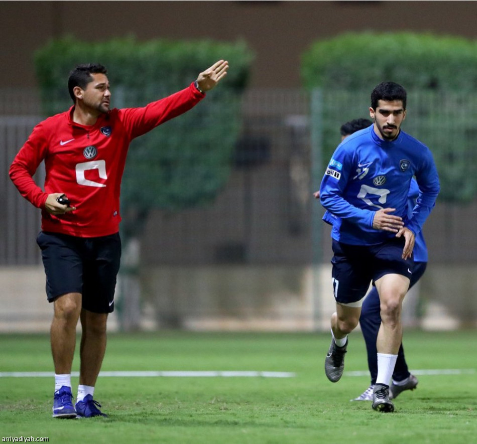 مدرب الهلال يوقف التدريب لعدة مرات