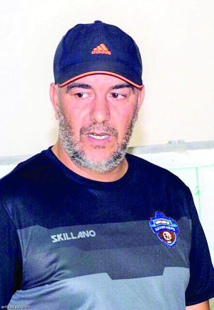 4 سعوديين
أمام تحدي الأجانب