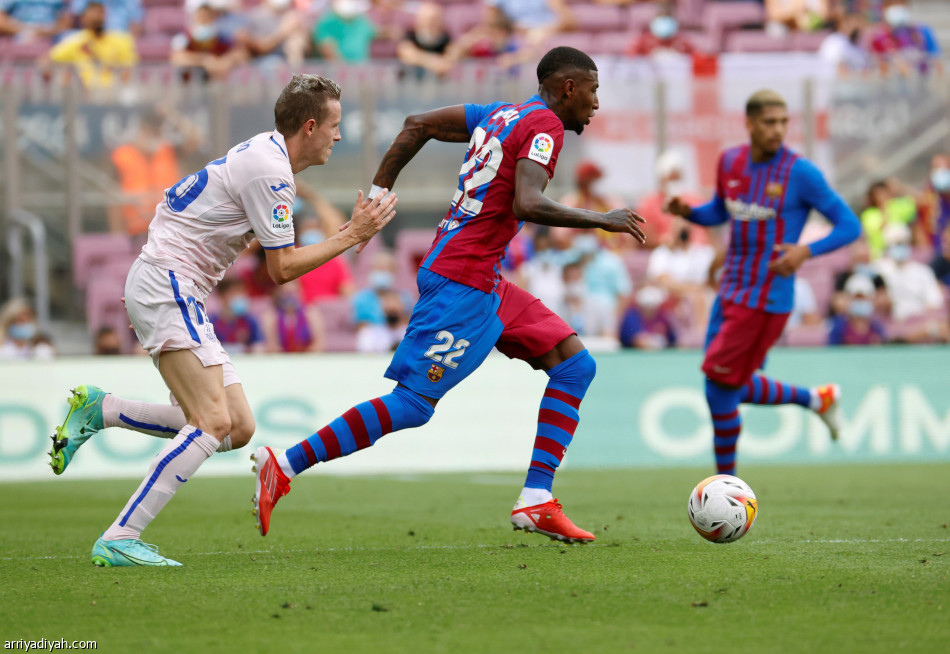 ديباي يُعيد برشلونة إلى الانتصارات