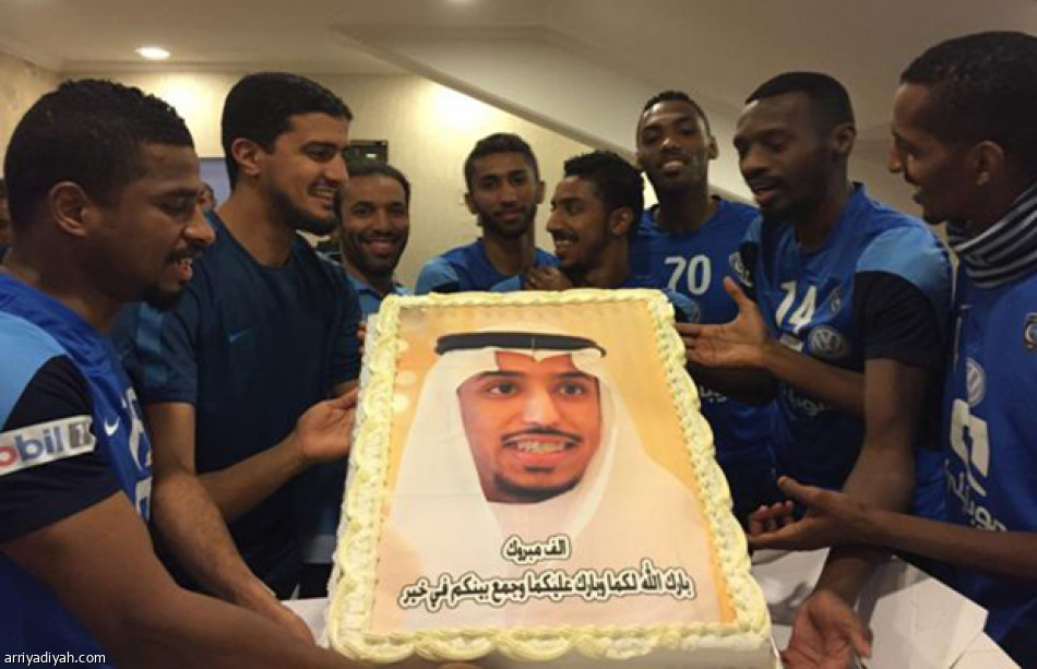 الهلال يحتفل بالدوسري ودونيس يغلق مران الغد أمام الاعلام والجماهير