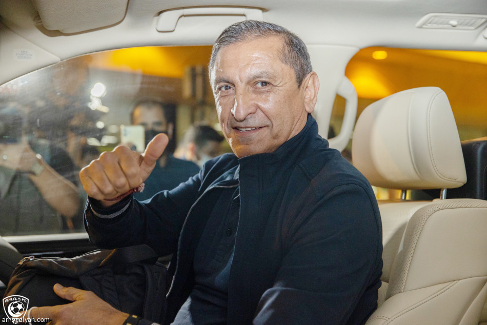 الأول سامي..
4 قادوا الأزرق مرتين