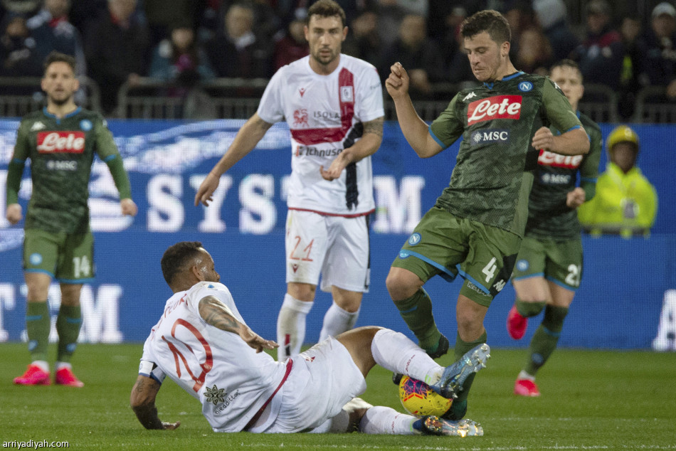 ميرتنز يهدي نابولي انتصارا صعبا على كالياري