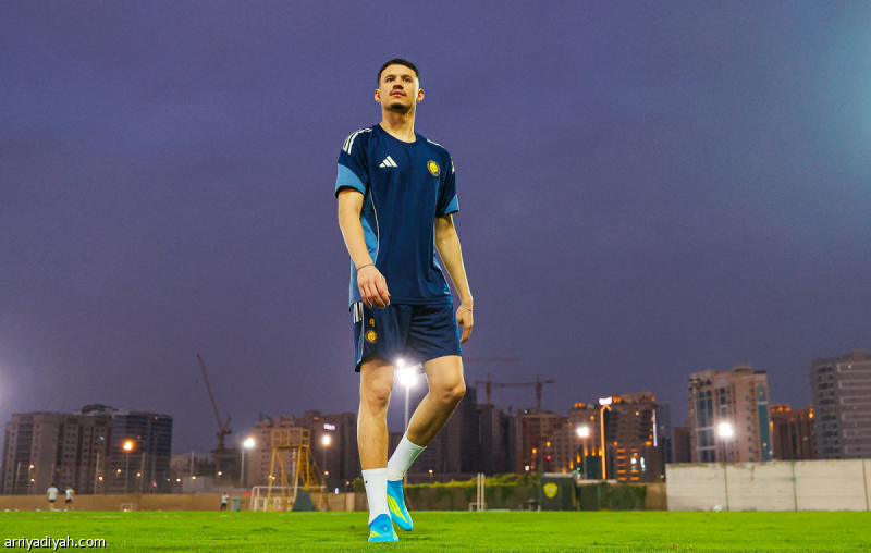 الحمدان: قميص النصر طموح أي لاعب