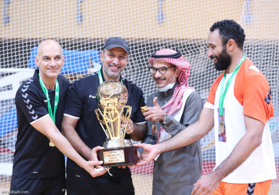 مضر ينتزع كأس سلطان بن فهد من الخليج