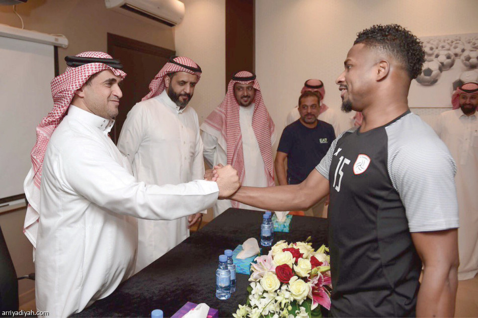 الرئيس وصل
وجماهير الشباب تحتفل