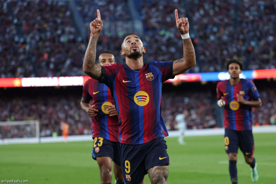 برشلونة يعزز الصدارة بثلاثية خيتافي