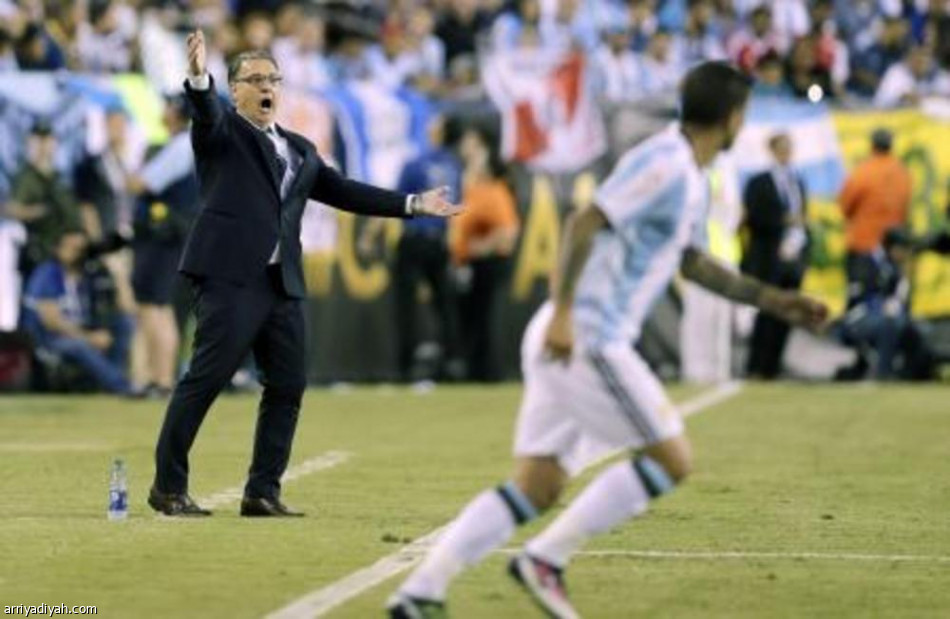 مارتينو يتمنى انفراد ميسي بلقب الهداف التاريخي للمنتخب الأرجنتيني