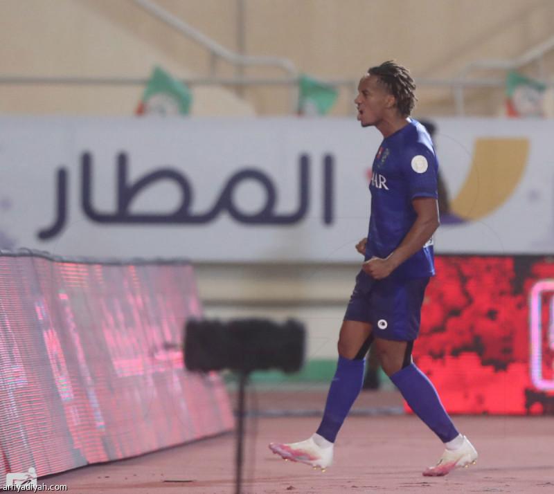 بعد أن منح الهلال نقاط مباراة ضمك بهدفين حملا توقيعه، عاد الفرنسي بافيتيمبي جوميز لأن يكون جسراً للأهداف في الفريق الأزرق، حيث صنع هذه المرة هدفي فريقه أمام الاتفاق، مواصلاً مساهماته التهديفية لحامل اللقب منذ موسمين.