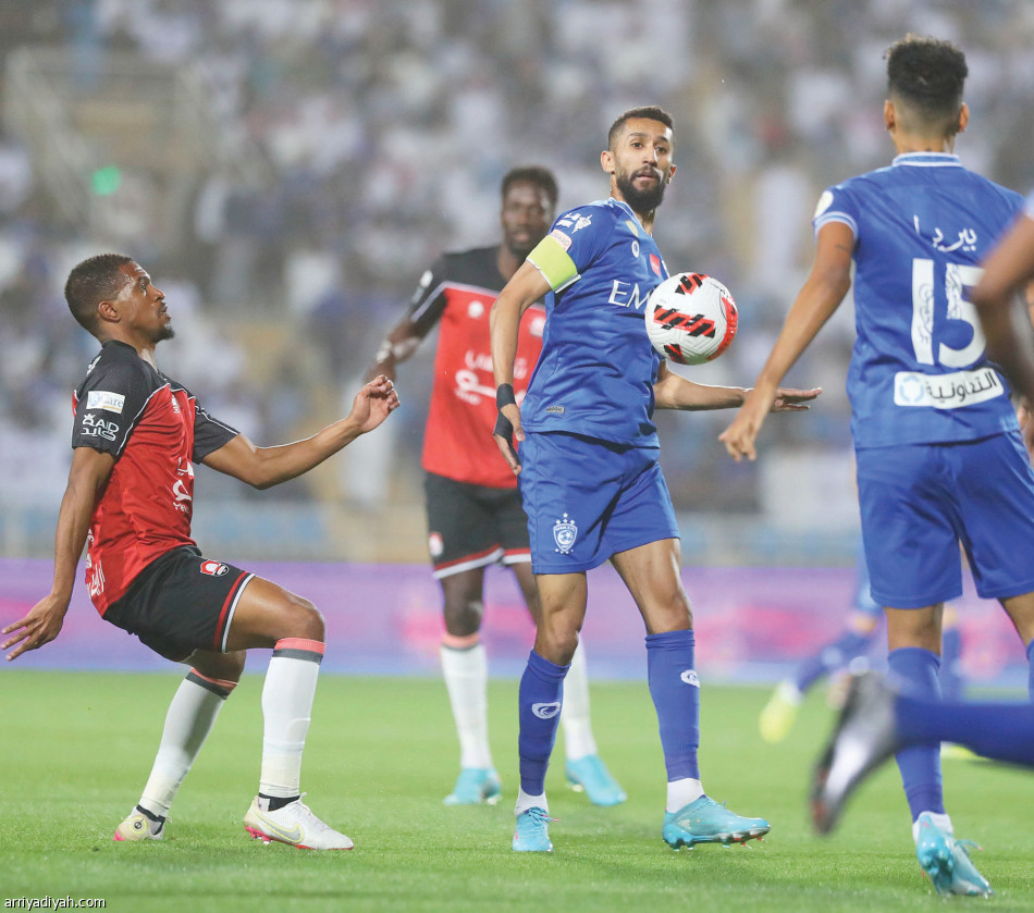44 مرة.. 
الأزرق ينتصر بهدف