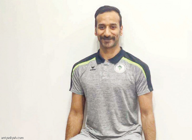 صورة التقطت أمس لعباس الصفار لاعب المنتخب السعودي وفريق مضر لكرة اليد أثناء تدريباته المنزلية (صورة خاصة بالرياضية)
