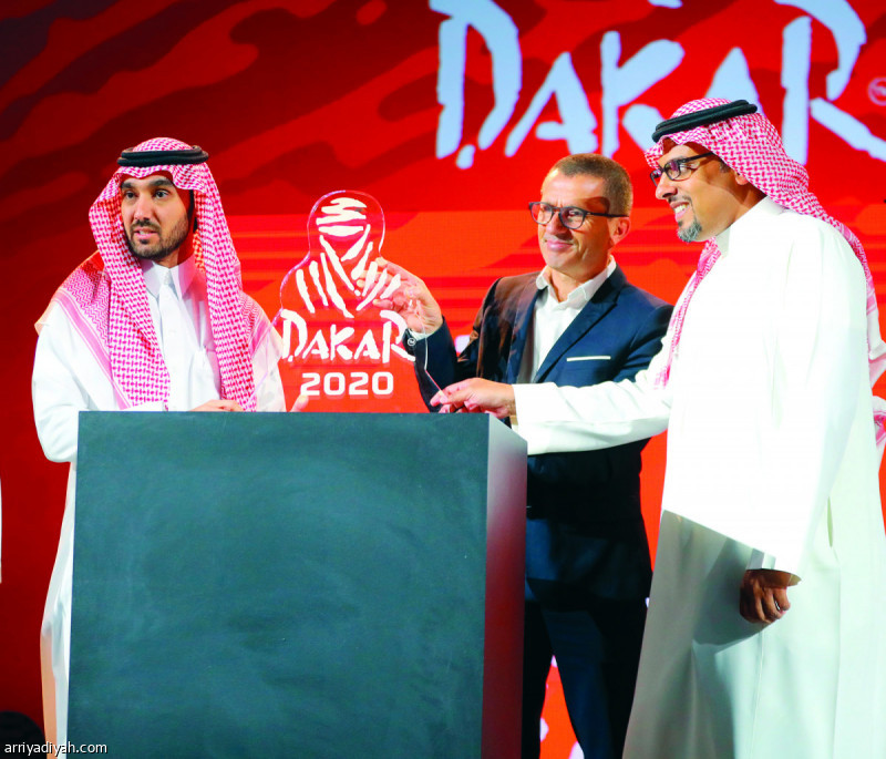 صورة التقطت أمس لعبد العزيز بن تركي الفيصل رئيس الهيئة العامة للرياضة وخالد بن سلطان الفيصل رئيس الاتحاد السعودي للسيارات والدراجات النارية ويان ليمونيير المدير العام لمنظمة أماوري سبورت ASO المنظمة لرالي داكار أثناء المؤتمر الصحافي للكشف عن تفاصيل رالي داكار الذي تستضيفه السعودية لمدة 10 أعوام بدءا من يناير المقبلتصوير: علي الظاهري
