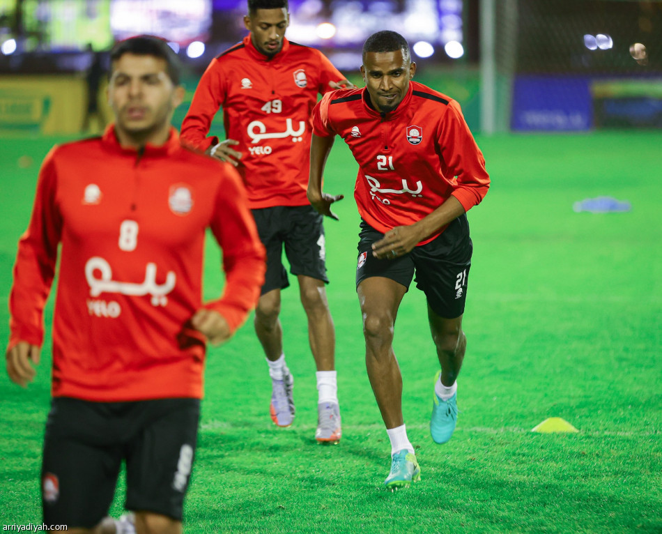 الرائد يفقد هيريرن أمام الهلال.. والرحيلي أساسيا