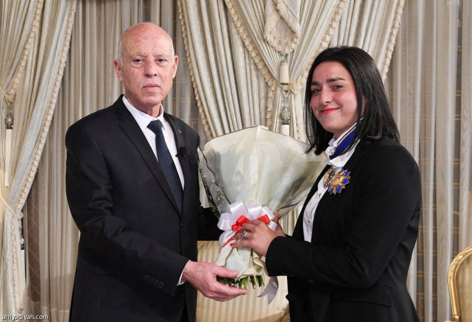 رئيس تونس يمنح أُنس جابر وسام الاستحقاق الوطني