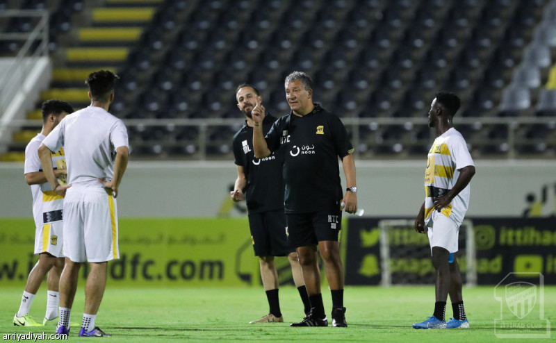 الاتحاد
يعتمد المعسكر الخارجي