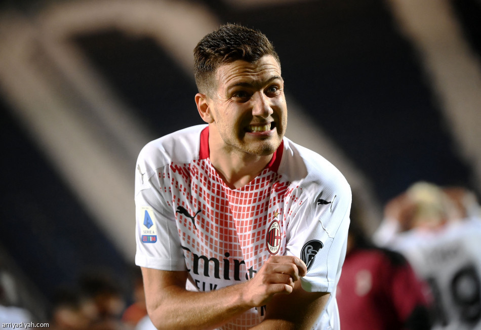 ميلان ويوفنتوس يصعدان إلى الأبطال