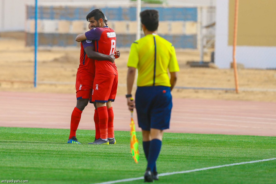 دوري الأولى.. أبها يسترد القمة والشعلة يتذيل