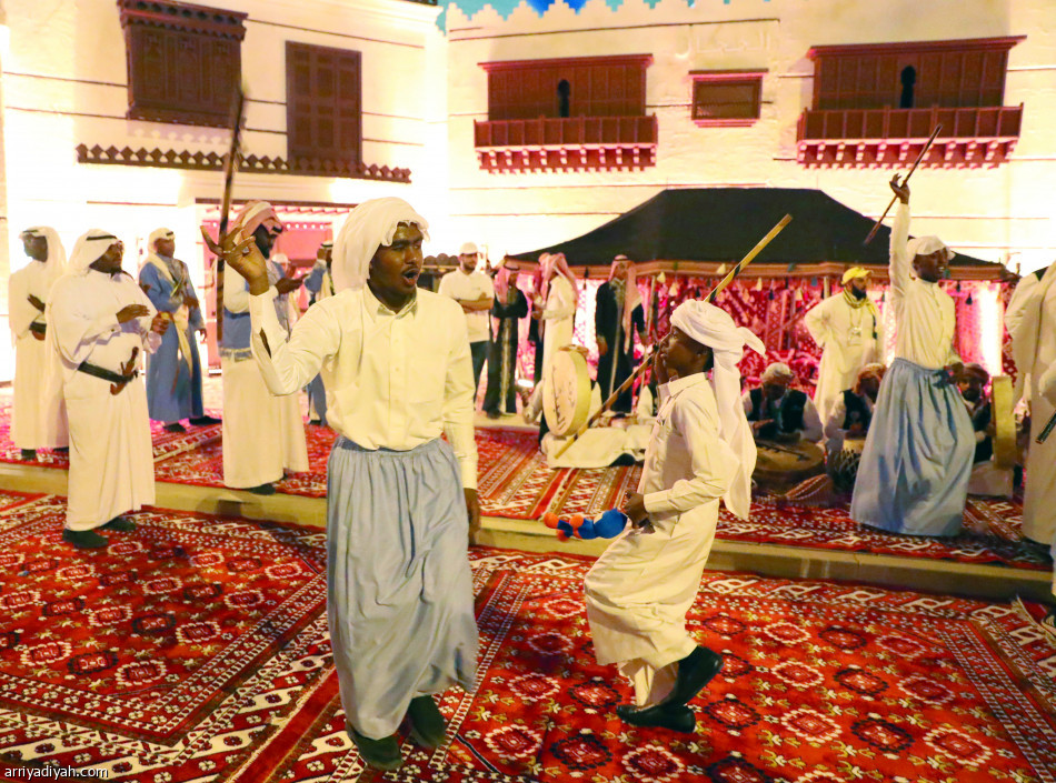 القرية التراثية..
ألوان شعبية في ليلة التميز