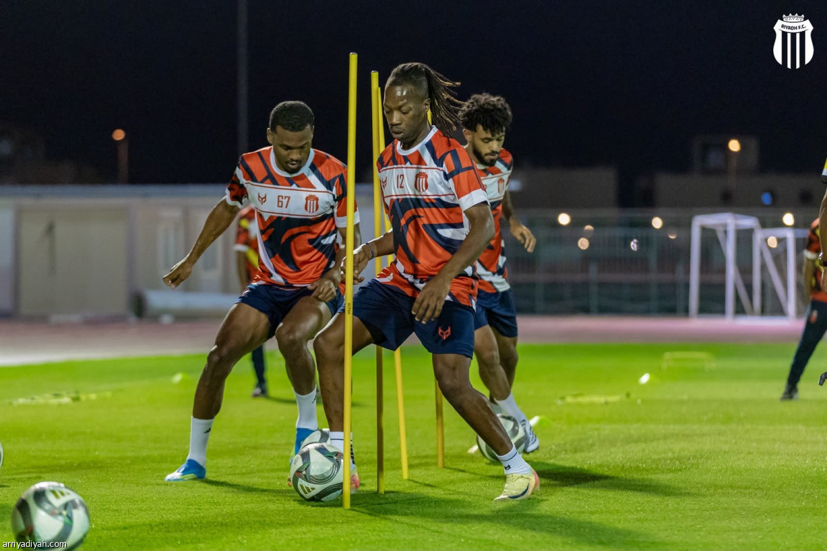 الرياض يعود
