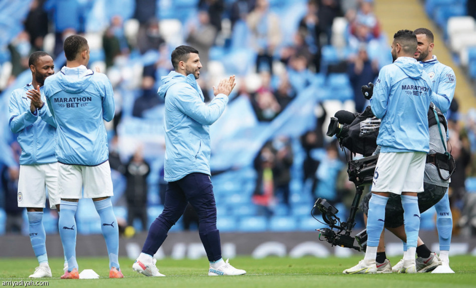 اللاعبون ودعوا أجويرو..
سيتي يحتفل.. وينذر تشيلسي