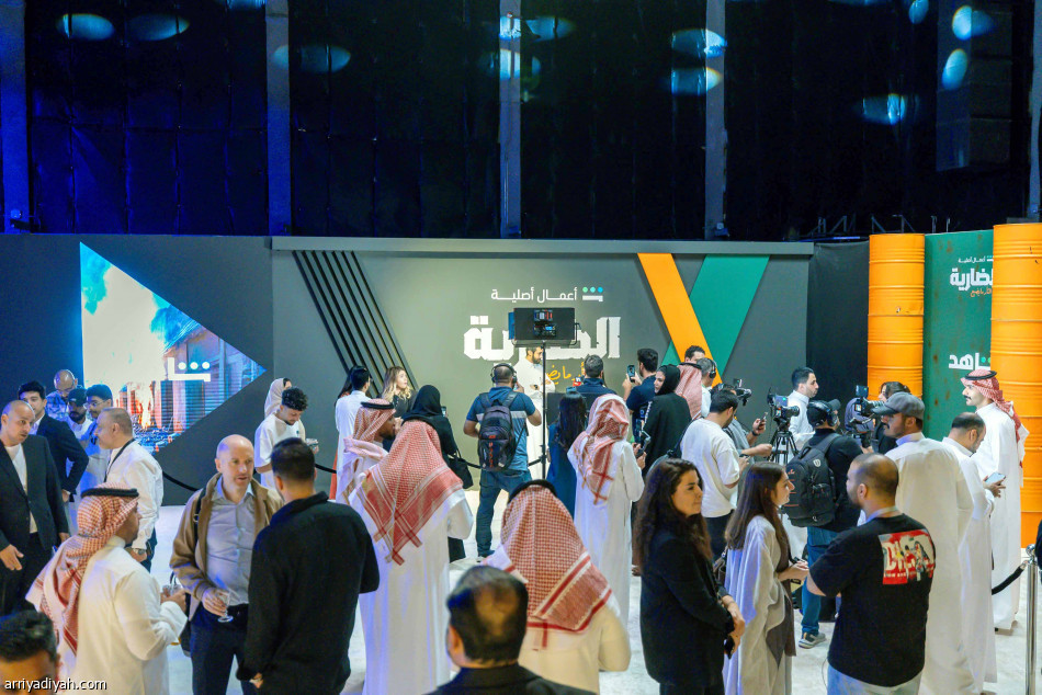 نجوم «الضارية» يحتفلون بعرض الحلقة الأولى