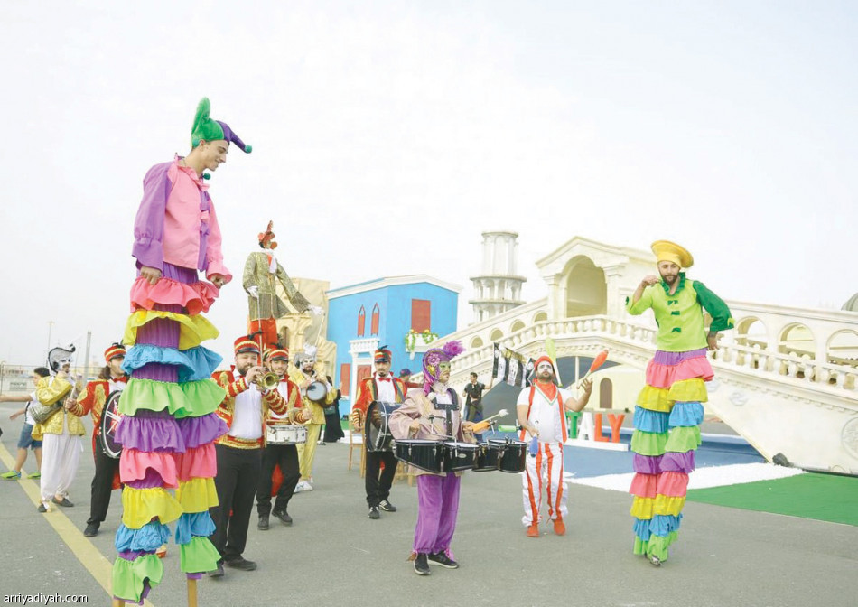 القرية.. 
سيرك وفن وألعاب شعبية