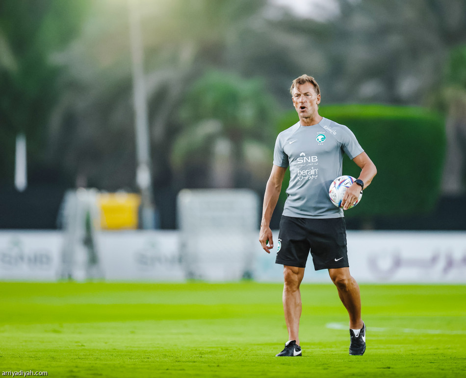 الفرج 
يوسع خيارات رينارد