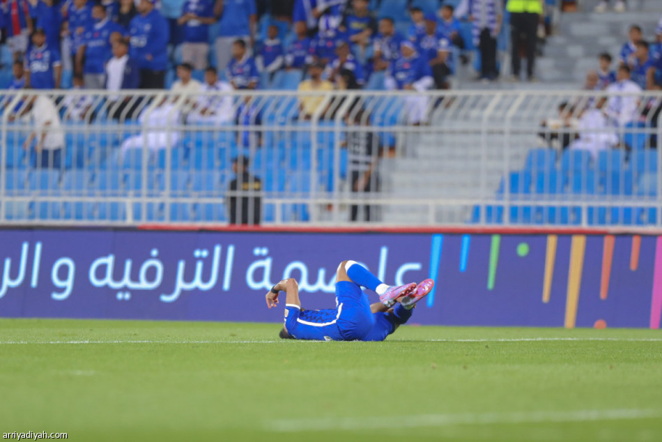 الهلال يترنح.. ويسقط أمام الفتح