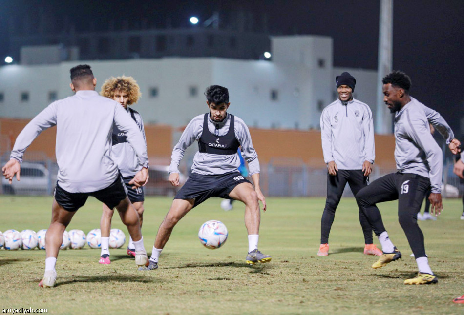 البليهي وجانج
يقودان دفاع الهلال