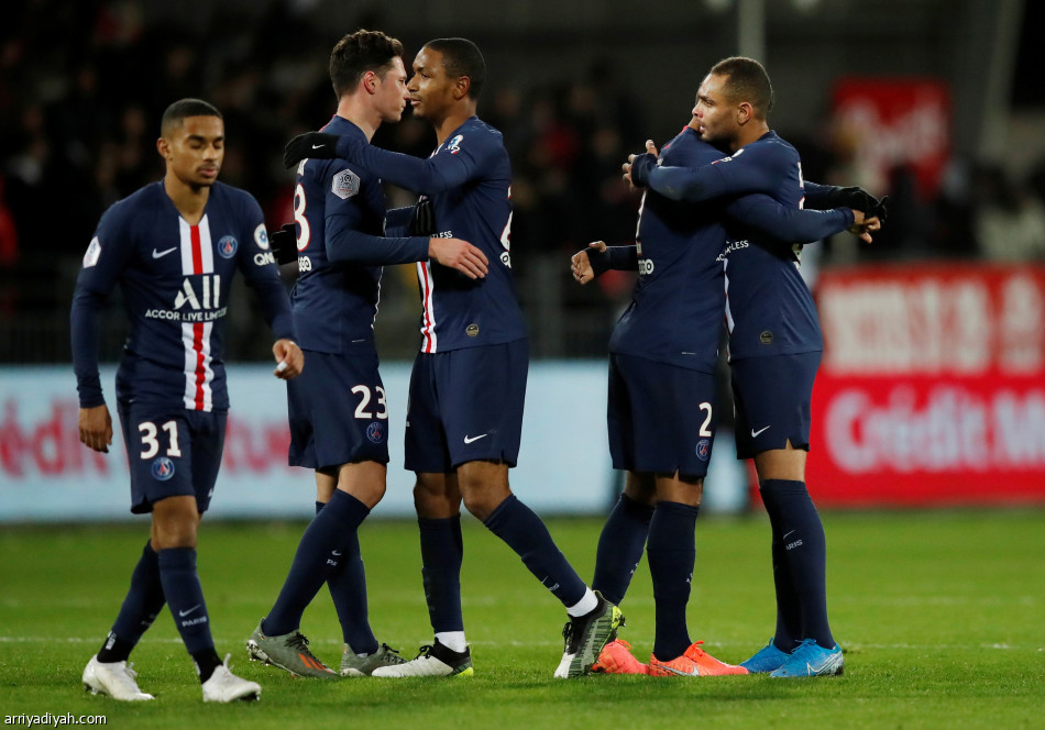 باريس يعبر بريست بصعوبة ويعزز صدارته للدوري