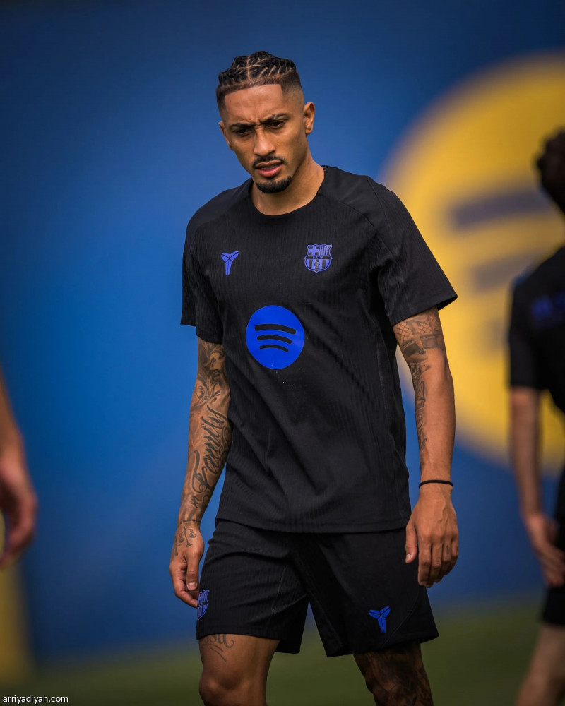 من أجل قاعدة 1/1.. برشلونة يدرس بيع عقد رافينيا