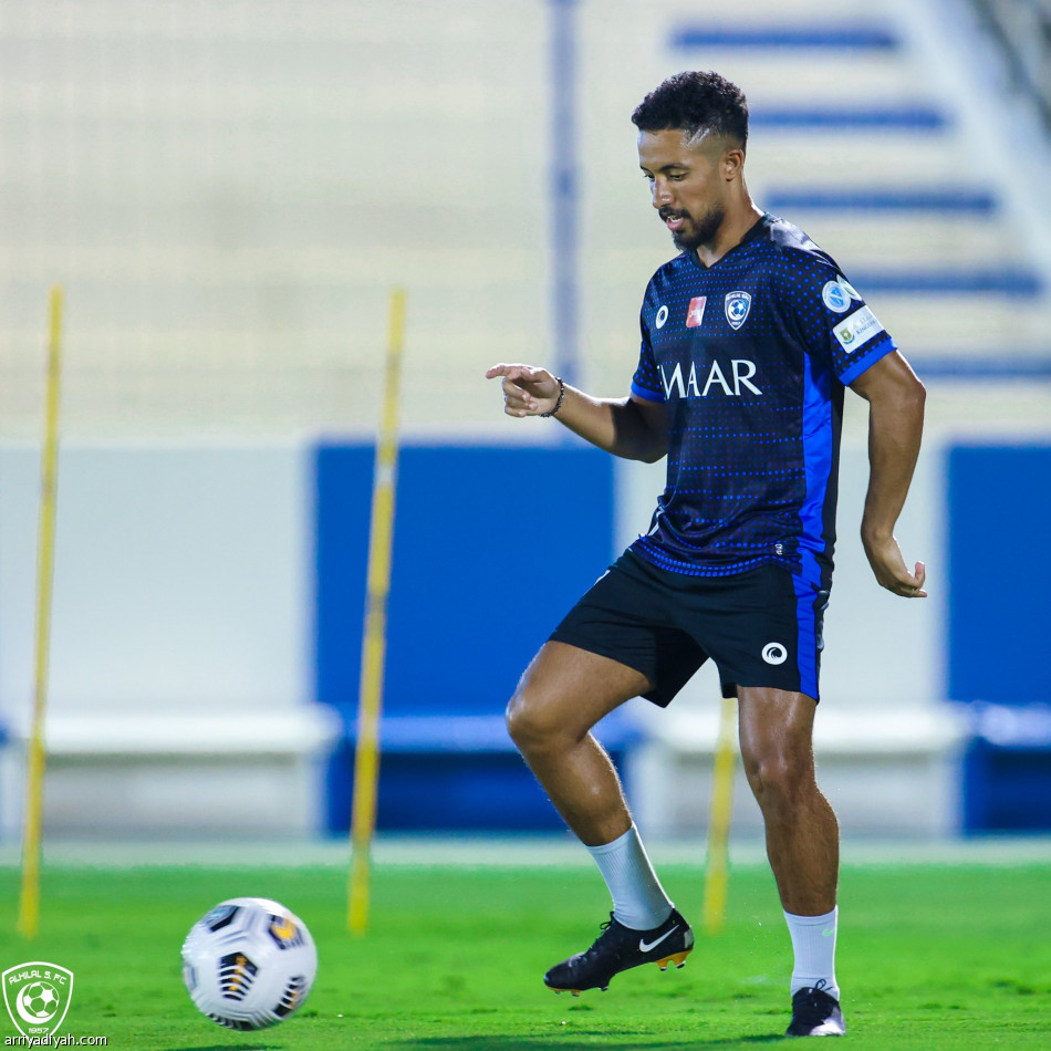 الهلال يستأنف تدريباته.. وأشرف يعود